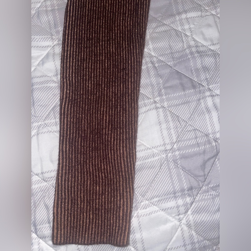 PrettyLittleThing Brown Ribbed Crop Top - Picture 3 of 7